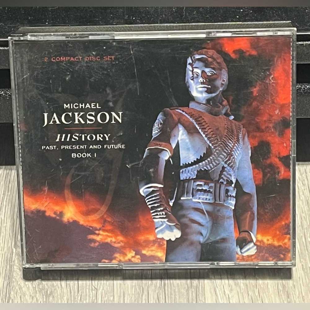 MICHAEL JACKSON “HISTORY BOOK 1” 2 Compact Discs - EPIC - WITH CD BOOKLET - 1995